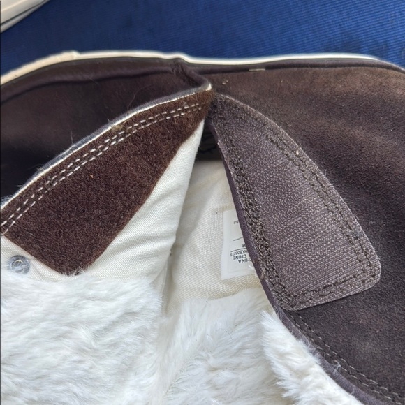 Converse Brown Ankle Boots with White Fur Trim - Picture 4 of 6